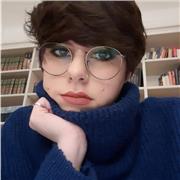 Studentessa offre ripetizioni di greco online